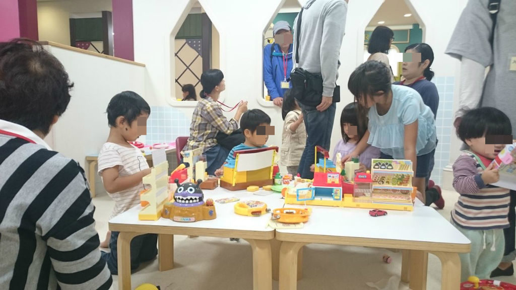 アソボ~ノ 雨 混雑