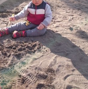 子供を保育園に預けるのは権利か、それとも恩恵か