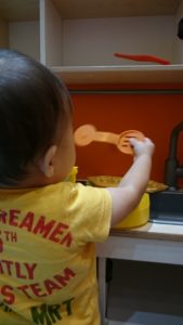 子供は親の言うことは聞かないが、行動の真似はする