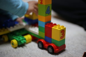 ４歳＆１歳男児のオモチャ総量　そして最強のオモチャとは