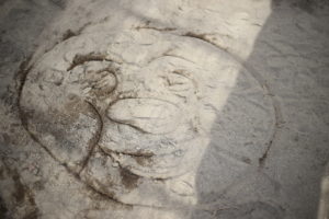 【子供のお絵かき】女の子は人や物を描き、男の子は○○を描く