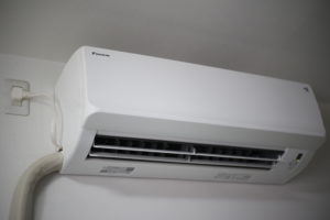 猛暑の中まんまとエアコンが壊れ、買い替えました！スケジュールと手間と値段！そしてクリーニングはどうなの？