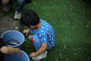 気づいたら落ち着いていた長男（５）と、荒ぶる次男（３）