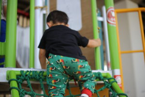 子供を縛り、背中を押す親からのメッセージとは