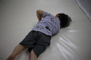 幼児関連問題ふたつ　チャイルドシートと水筒と