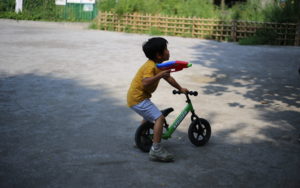 子供が起きる前に早起きするママと、『アートである選択』