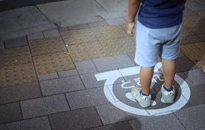 あの辺りに、ありとあらゆるものが凝縮されて膿んでいる