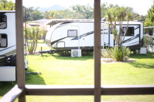 キャンプ場のトレーラーハウスに泊まって思い出した、アメリカでトレーラーハウスに住んでいた彼女のこと