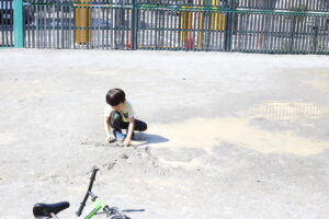 雨の日に思い至る社会の【バグ】