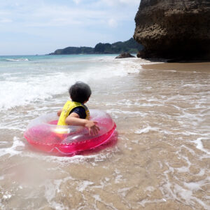 真夏の子供が、かわいそう。